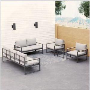 Conjunto de sofás metálicos de exterior con diseño industrial y confort premium. Estructura forjada resistente, cojines de alta densidad y estilo contemporáneo para espacios modernos.