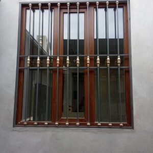 Reja metálica RM-11 con barrotes torneados decorativos