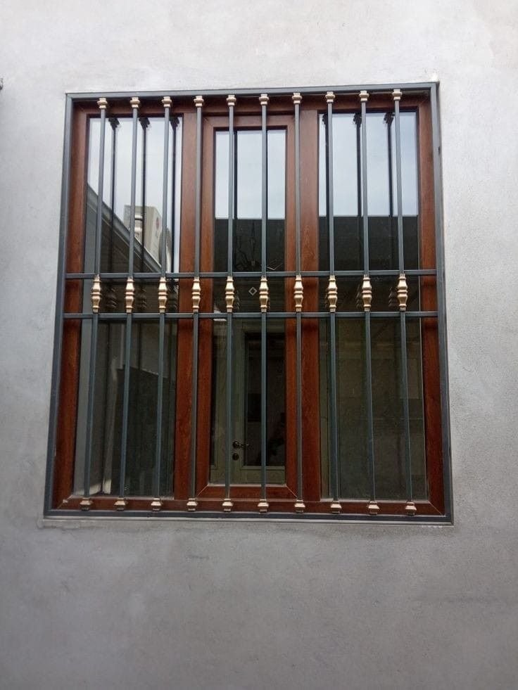 Reja con barrotes torneados