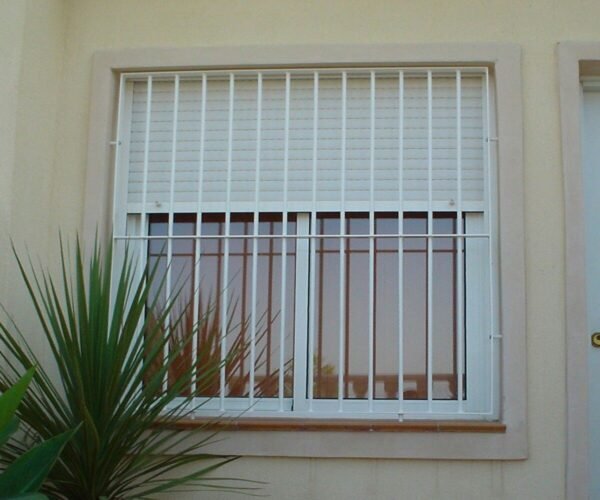 Reja Metálica RM-09 – Estilo Minimalista