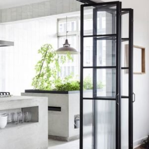 Puerta Metálica PM-01 – Moderna con Vidrio