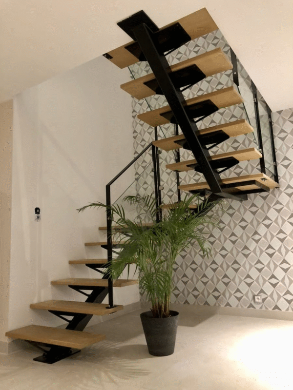 Escalera Metálica EM-04 – Diseño Flotante con Madera